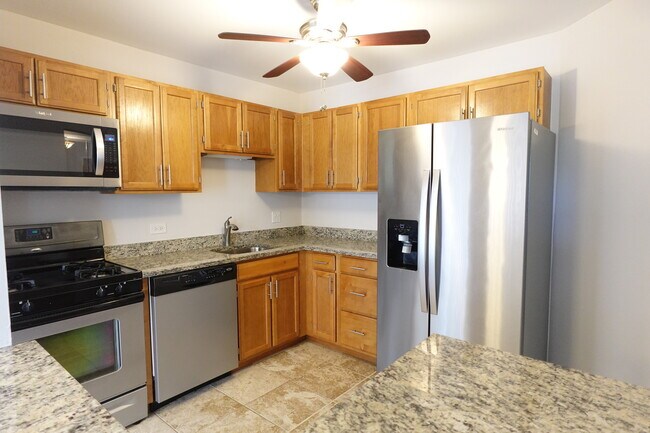 Building Photo - 231 University Ln