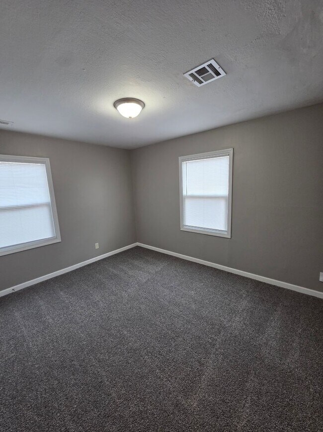 Building Photo - 2118 Greenway Blvd