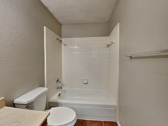 Building Photo - 1012 Garden Trail