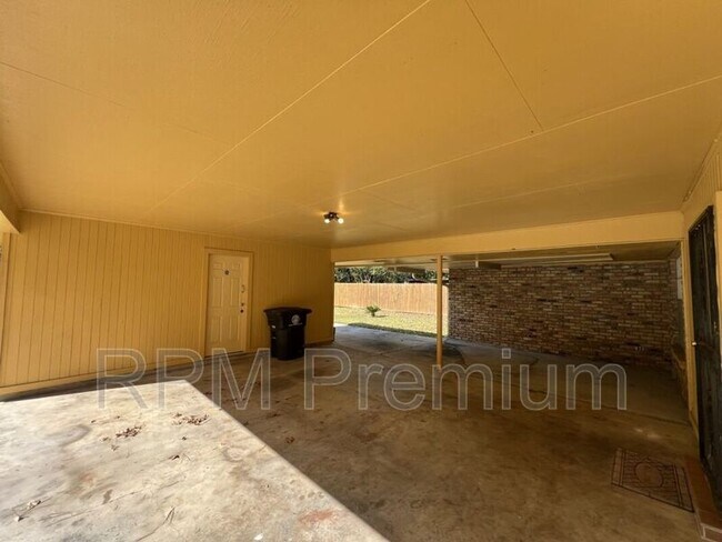 Building Photo - 8823 Cefalu Dr