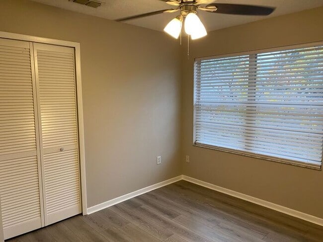 Building Photo - MOVE-IN SPECIAL-WONDERFUL 3/2.5 Home with 1 car garage-UCF Area