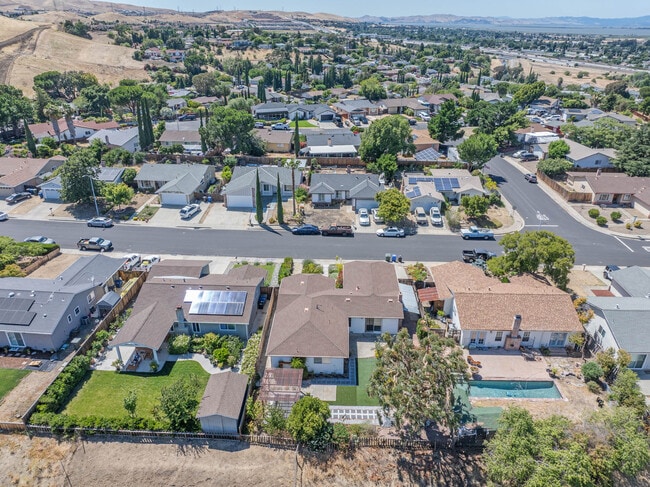 Building Photo - 2225 Mt Whitney Dr