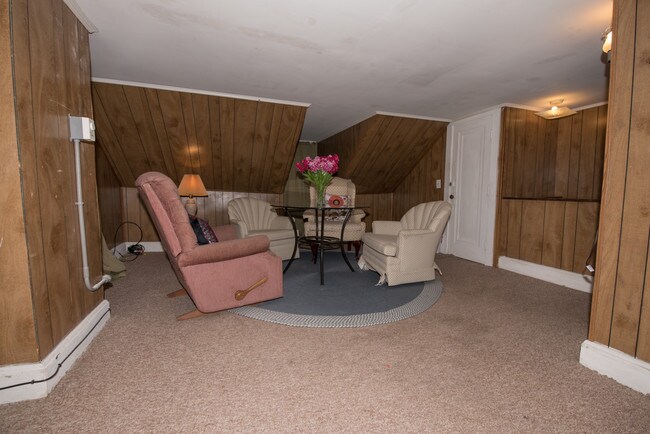 Building Photo - 2 bedroom apartment!