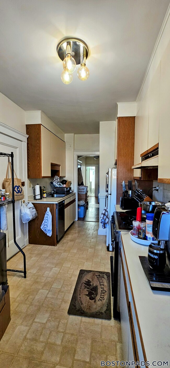 Building Photo - 52 Babcock St