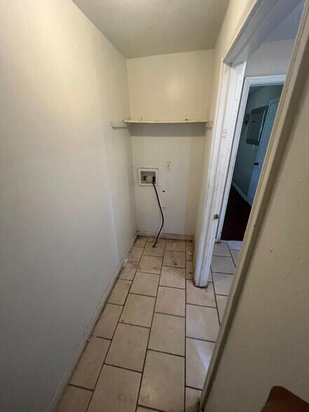 Building Photo - 8201 Bangle St