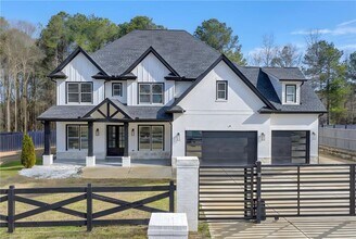 Building Photo - 960 Nours Cir SE