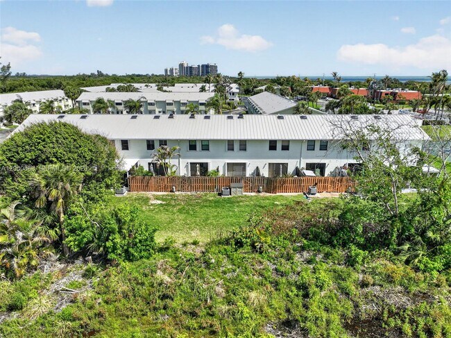 Building Photo - 9425 S Ocean Dr