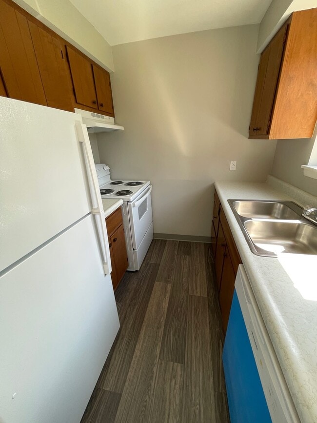 Building Photo - Briarwood Manor