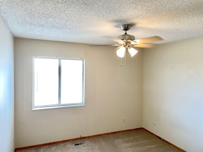 Building Photo - 2 Bedroom Patio Home  W/ Central Air Conditioning to be Installed Summer 2026!!