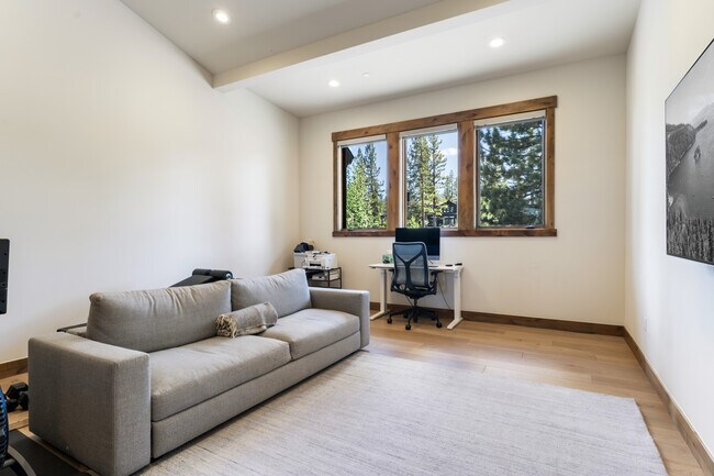 Building Photo - 10116 Corrie Ct