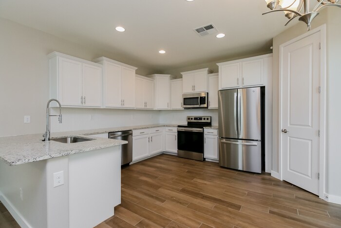 Building Photo - 5553 S Dillon