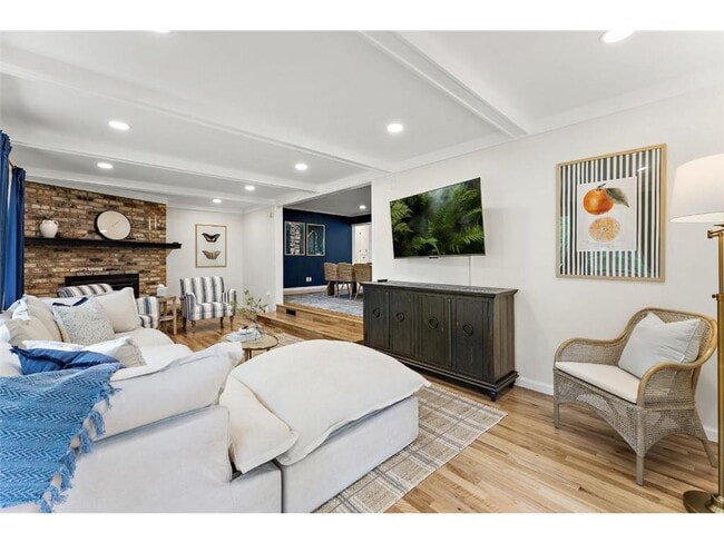 Building Photo - 1424 Vista Ln SW