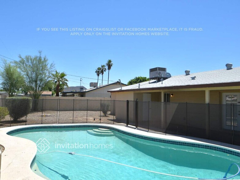 Building Photo - 3208 W Columbine Dr