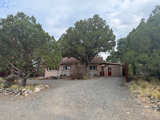 Building Photo - Million-Dollar Views of Granite Mountain &...
