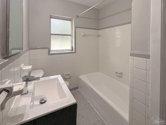 Building Photo - 5807 Aurora Ave