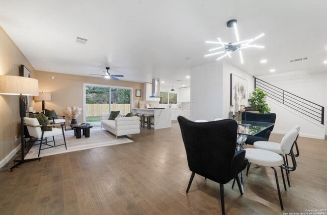 Building Photo - 408 Meadowbrook Dr