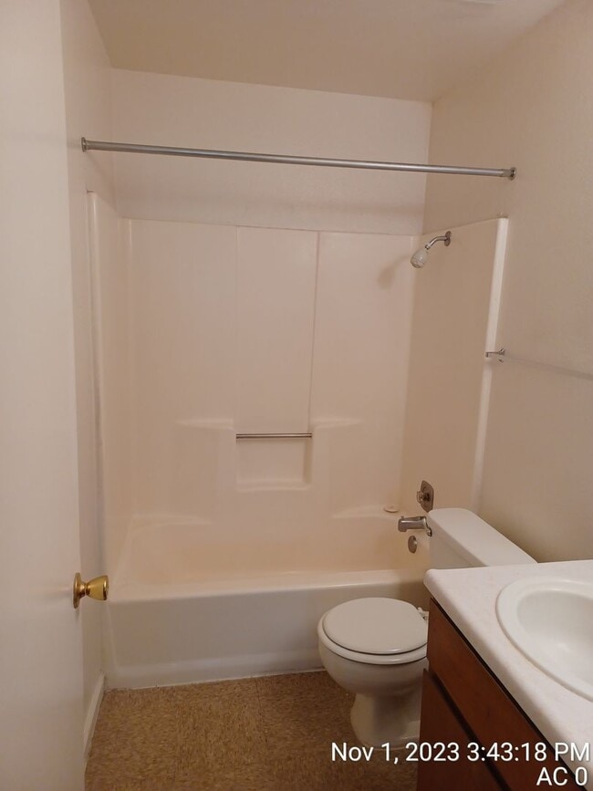 Building Photo - 1 Bedroom 1 Bath Apartment  Garden Square ...