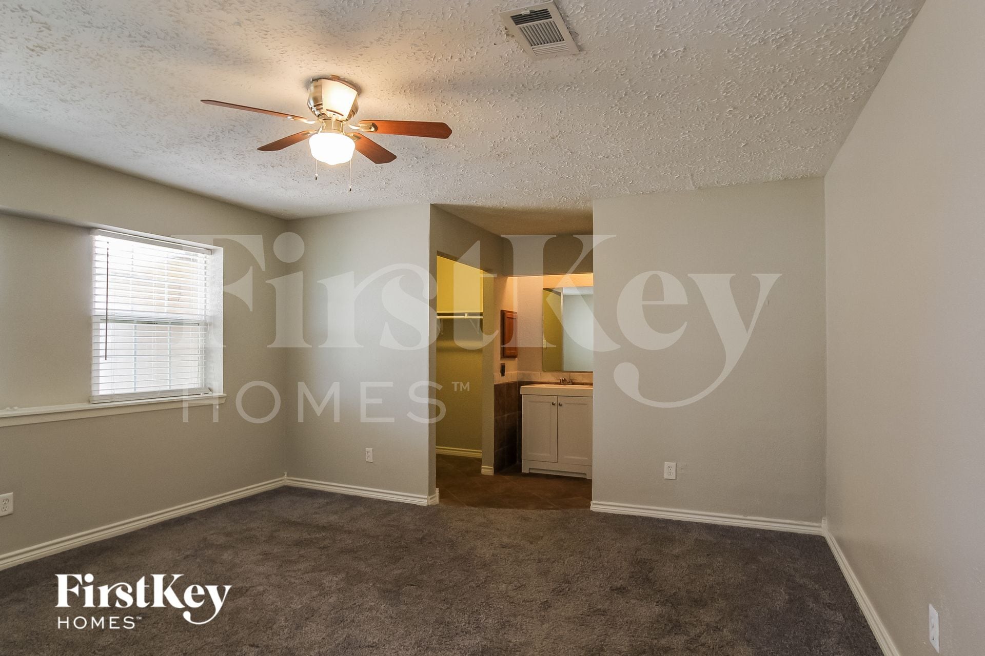 Building Photo - 1801 Whitebriar Dr