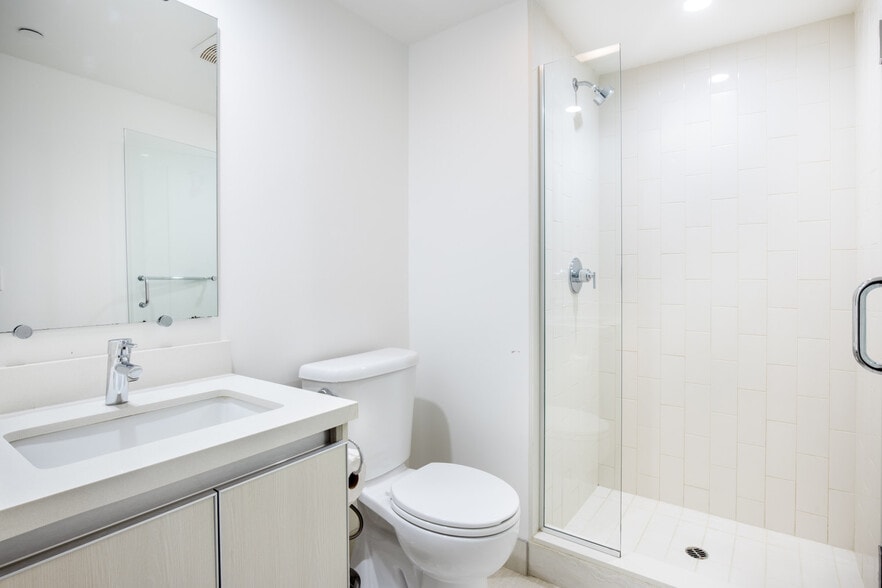 Building Photo - 409 Hayworth Ave