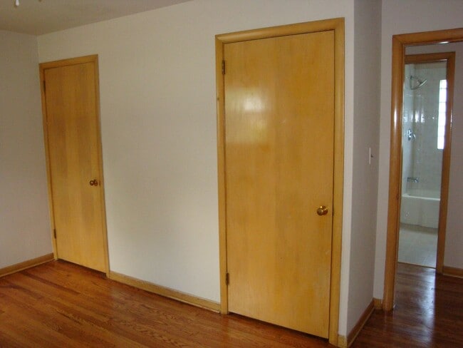 Building Photo - 3 Bedroom, 2 Bath Single Family Home in Quiet Kenosha Neighborhood