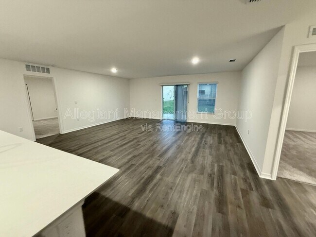 Building Photo - 313 Marquee Dr