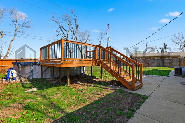 Building Photo - 8300 W 9th St N