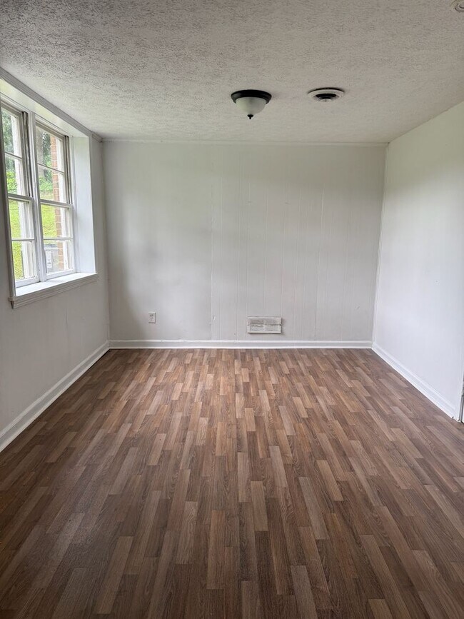 Building Photo - 8195-8195 Spillers Dr SW