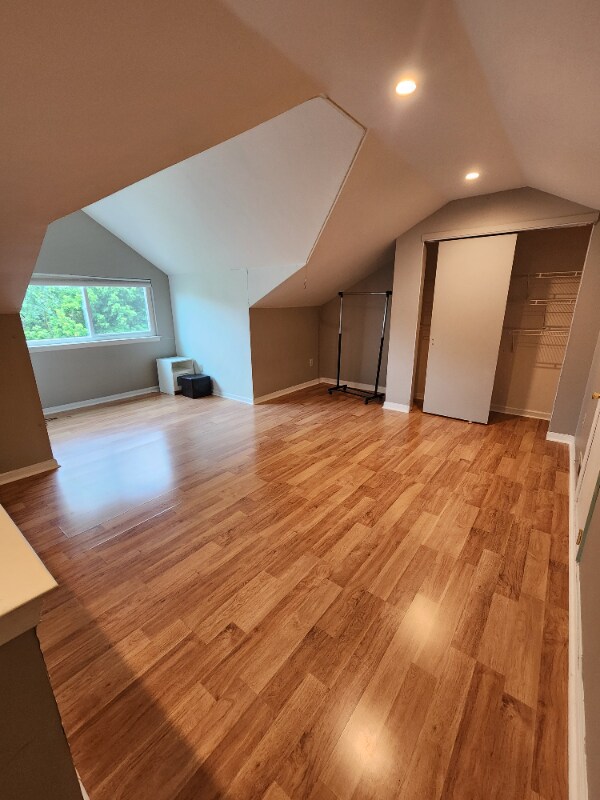 Building Photo - 648 Yale Ct