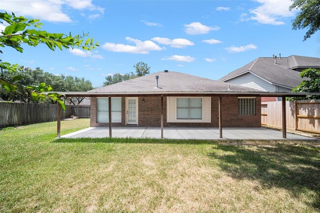 Building Photo - 9847 Willow Crossing Dr