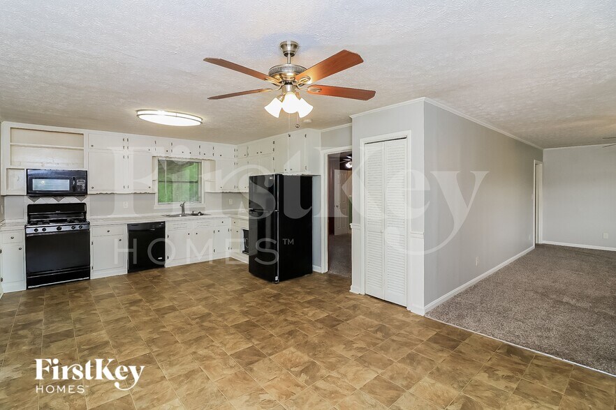 Building Photo - 944 Villa Rica Rd
