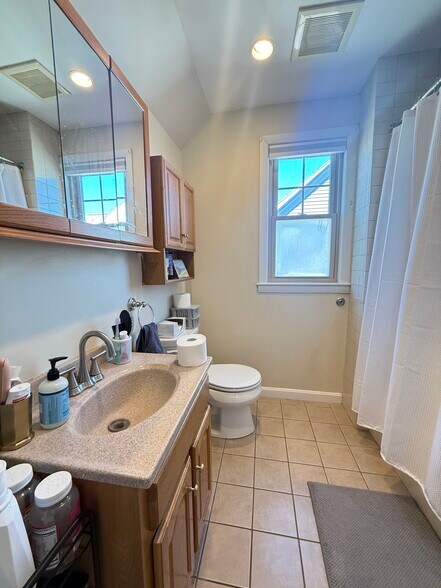 Building Photo - 9 Mapleton St