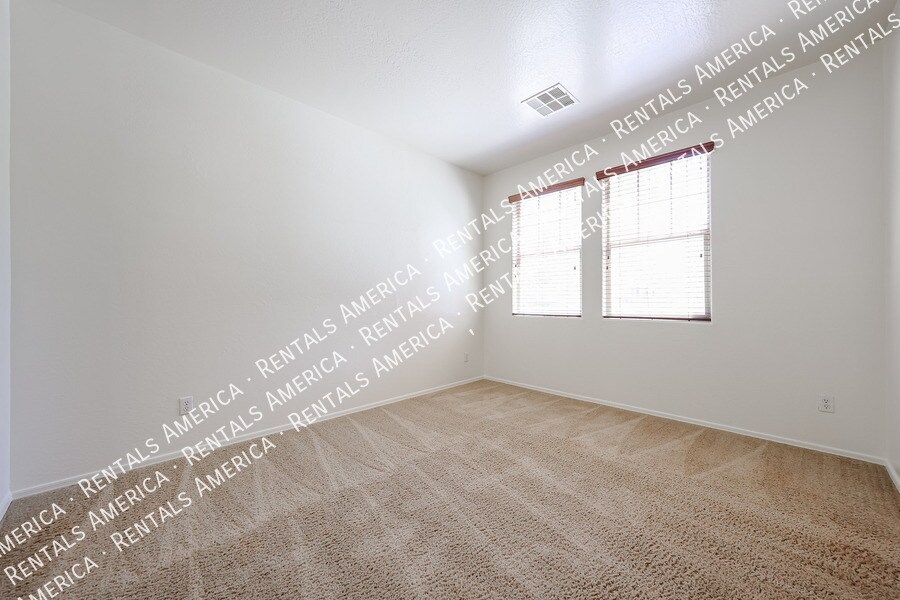 Building Photo - 43608 Caven Dr