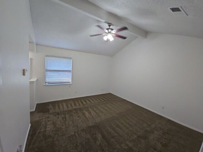 Building Photo - ***Charming Fort Worth 4 Bed 2 Bath w/ Gar...