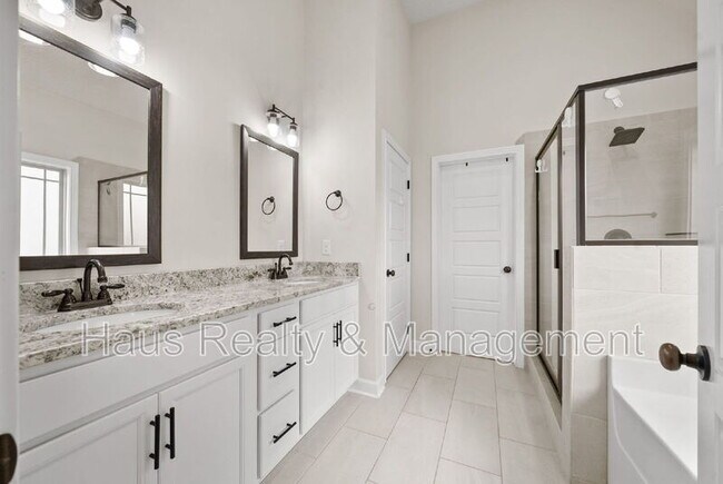 Building Photo - 433 Crestwicke Ct