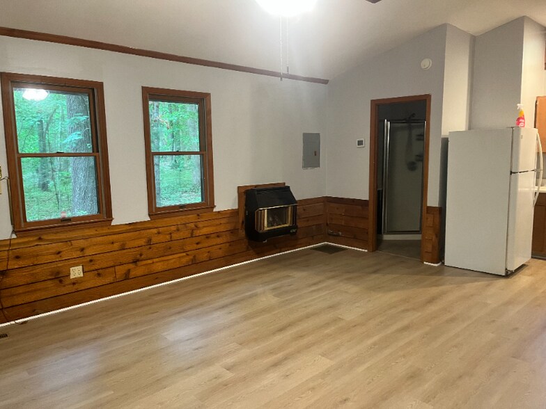 Building Photo - 2105 Bardowl Ln