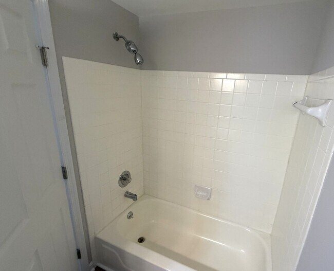 Building Photo - 3 BEDROOM CONDO. Walking Distance to University of NC-Charlotte