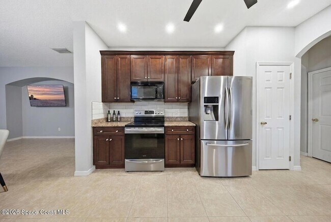Building Photo - 2039 Tullagee Ave