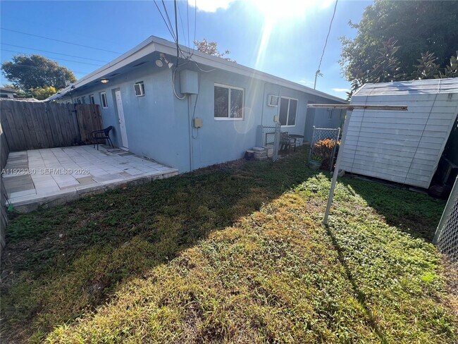 Building Photo - 5861 NE 18th Ave