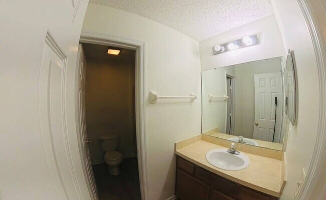 Building Photo - 515 Hopewell Dr