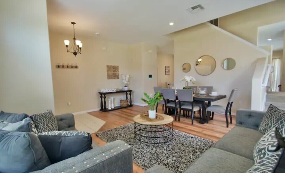 Building Photo - 202 Cadiz Loop