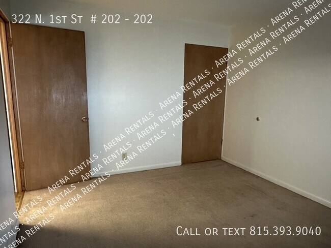 Building Photo - 322 N 1st St