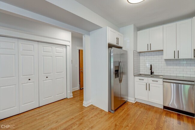 Building Photo - 4239 N Ashland Ave