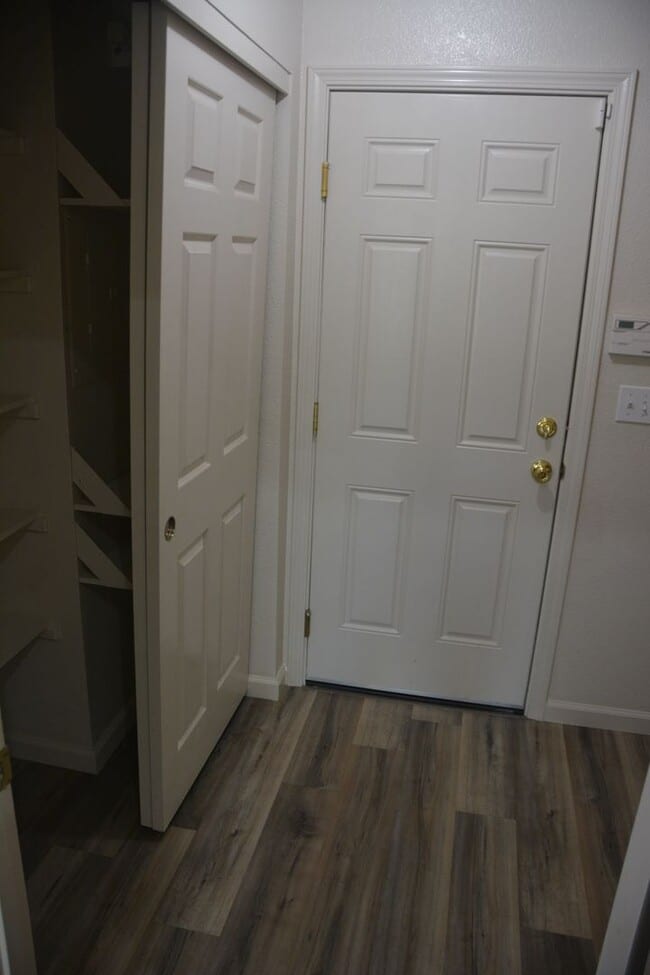 Building Photo - Sharp and clean Dallas Ranch area 4 bedroom, 2 bath home with 1,533 sq. ft
