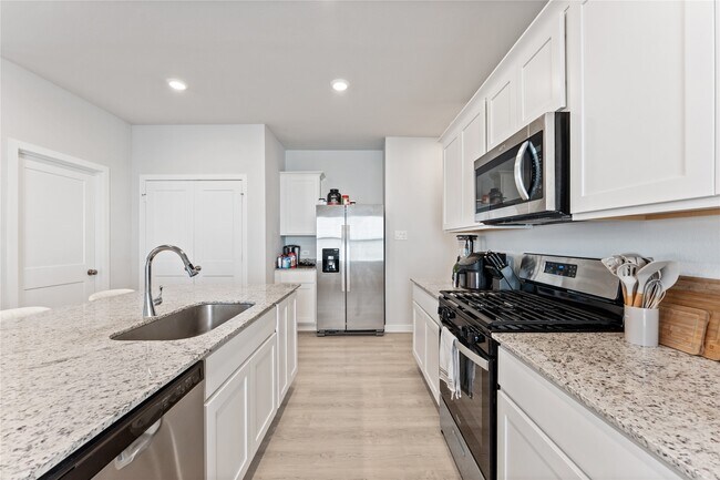 Building Photo - 16215 Globetrotter Ct