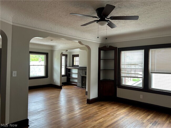 Building Photo - 1311 W 69th St