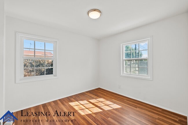 Building Photo - 700 S Kalisher St