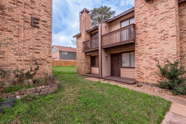 Building Photo - 2521 Crosstimbers Dr