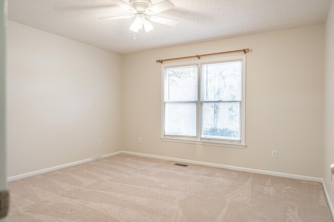 Building Photo - 22 La Quinta Loop