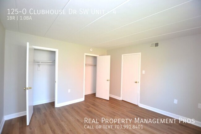 Building Photo - 125-O Clubhouse Dr SW Unit-4