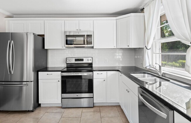 Building Photo - Beautifully Updated 3BR/1.5BA Home in Cove...